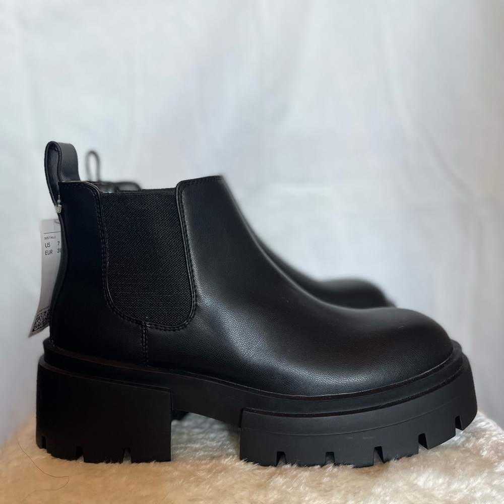 Anklet platform boots